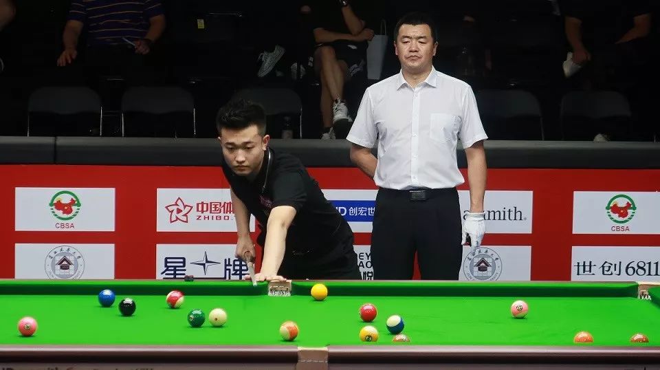 足球爱好者 足球爱好者