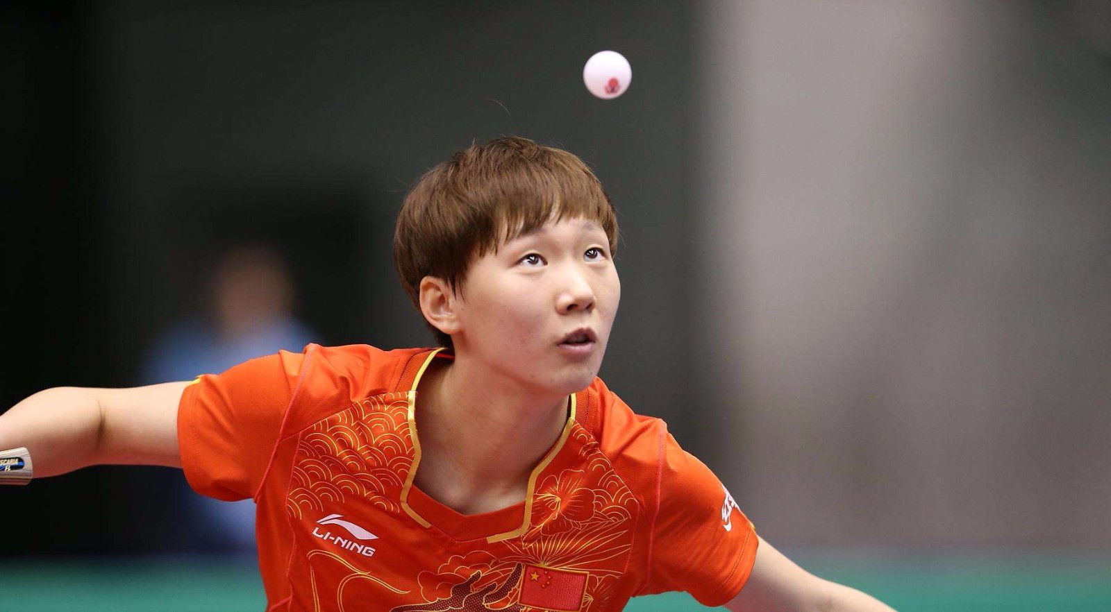 保持高度的 保持高度的